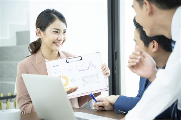 績效評估與反饋：客觀評估，持續(xù)改進