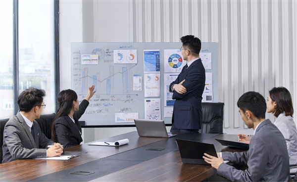強化集團風(fēng)險防控，確保穩(wěn)健運營，守護企業(yè)安全
