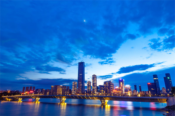制定精準(zhǔn)企業(yè)戰(zhàn)略，引領(lǐng)企業(yè)邁向卓越發(fā)展新高度