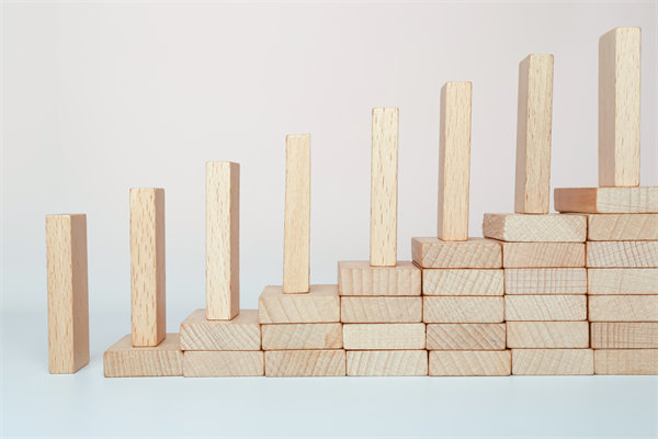 精心制定經(jīng)營策略，確保企業(yè)穩(wěn)健發(fā)展，實(shí)現(xiàn)長期盈利