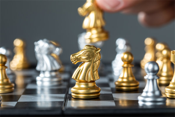結合實際，談談企業(yè)在戰(zhàn)略薪酬設計時要注意哪些問題？