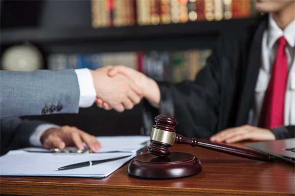 薪酬管理中如何確保合法合規(guī)，避免法律風(fēng)險？