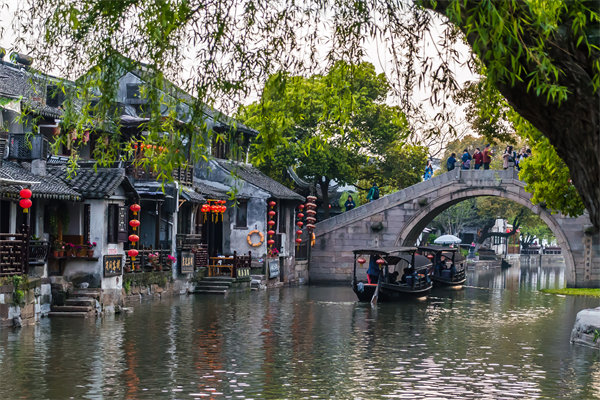 管理咨詢?nèi)绾沃μK州企業(yè)制定并執(zhí)行戰(zhàn)略規(guī)劃？