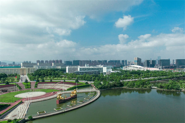 南昌戰(zhàn)略咨詢公司如何為企業(yè)定制長遠發(fā)展規(guī)劃？