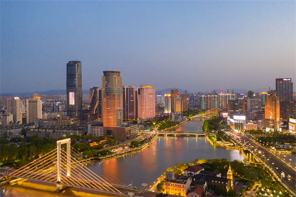寧波戰(zhàn)略咨詢公司如何為企業(yè)定制長(zhǎng)遠(yuǎn)發(fā)展規(guī)劃？