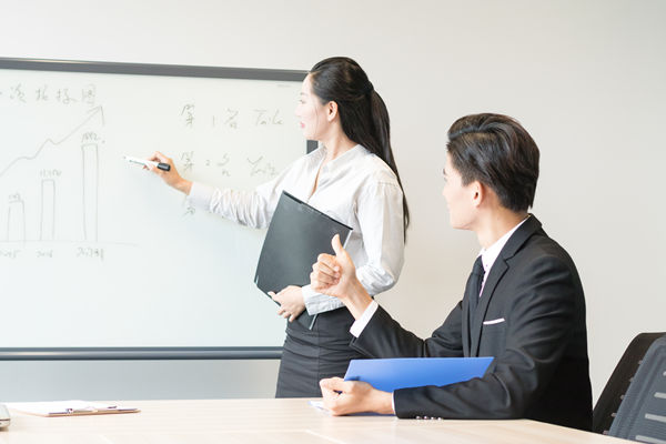 在制定績效目標(biāo)時，嚴(yán)格與靈活，如何把握？