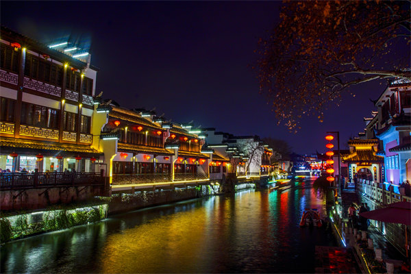 企業(yè)發(fā)展陷入瓶頸，南京戰(zhàn)略咨詢公司如何定制破局突圍方案？