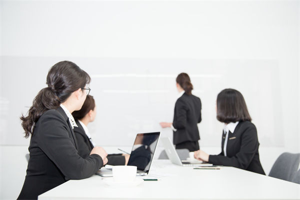 人力資源該管控還是賦能？多數(shù)企業(yè)都踩錯(cuò)了管理節(jié)奏！