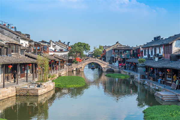 戰(zhàn)略規(guī)劃分析：村民不滿古鎮(zhèn)收門票，指引游客逃票