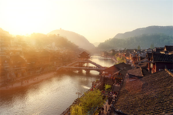 戰(zhàn)略規(guī)劃分析：村民不滿古鎮(zhèn)收門票，指引游客逃票